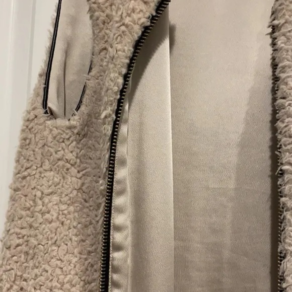 Faux fur vest - Picture 6 of 7